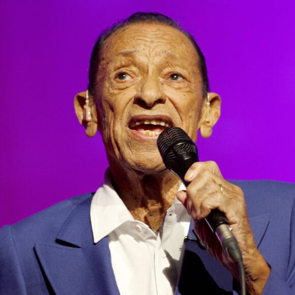 Henri Salvador est né il y a 106 ans jour pour jour.
Henri Salvador - Adieux à la scène lors d'un concert au palais des Congrès de Paris