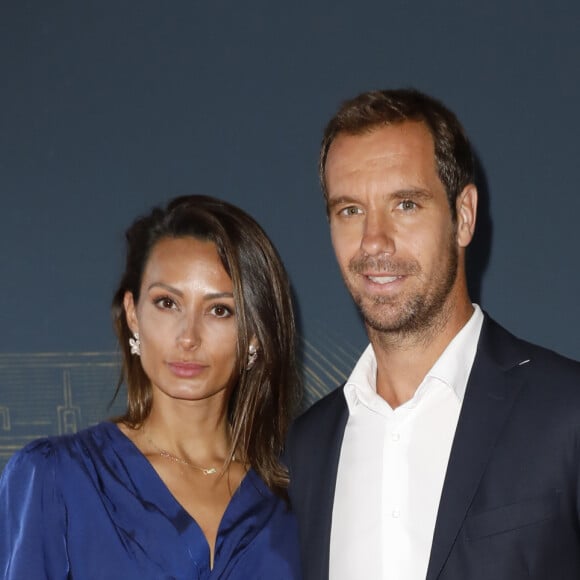 Richard Gasquet et sa compagne Clémentine - Soirée de gala "Coeur Central" au profit de Terre d'Impact fonds de dotation de la FFT et de l'association Fête le Mur sur le Court Central Philippe Chatrier à Roland Garros, Paris le 5 juillet 2022. © Marc Ausset-Lacroix/Bestimage