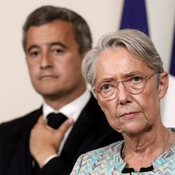 Lundi 17 juillet, l'époux de Brigitte Macron a décidé de maintenir Elisabeth Borne, mais la première ministre a révélé que le président de la République lui a demandé des "ajustements" au sein du gouvernement.
La première ministre, Elisabeth Borne, Gérald Darmanin, ministre de l'Intérieur et des Outre-mer lors d'une conférence de presse à la suite d'un Comité Interministériel à la Sécurité routière à l'hôtel de Matignon, à Paris, France, le 17 juillet 2023 © Stéphane Lemouton/Bestimage