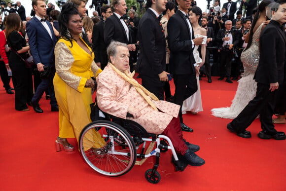 Paul-Loup Sulitzer et sa compagne Supriya Ansuya Devi Rathoar - Montée des marches du film " Kaibutsu (Monster) " lors du 76ème Festival International du Film de Cannes, au Palais des Festivals à Cannes. Le 17 mai 2023 © Olivier Borde / Bestimage 