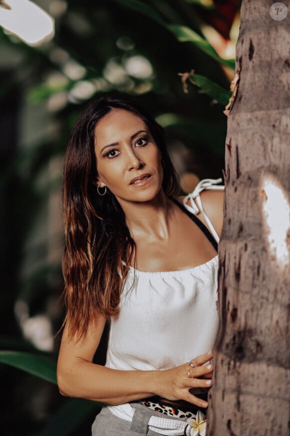 Aujourd'hui, elle admet auprès de "Gala" être une maman "louve et protectrice".
Exclusif - Prix Special - Fabienne Carat profite d'une journée de repos dans le tournage de la série "Section de Recherches" sur l'île de la Réunion le 8 juin 2023. © Jules Legros / Bestimage