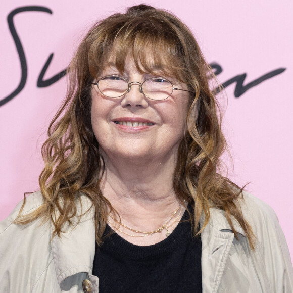 Mais la cérémonie sera retransmise en direct sur écran géant, vient de rapporter l'AFP.
Jane Birkin - Photocall du défilé de mode prêt-à-porter printemps-été 2023 Femmes "Acne Studios" lors de la fashion week de Paris. Le 28 septembre 2022 © Olivier Borde / Bestimage 