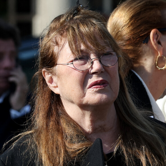 Les obsèques de Jane Birkin auront lieu lundi prochain à l'église Saint-Roch à Paris.
Jane Birkin - Obsèques de la chanteuse Régine au Crematorium du cimetière du Père-Lachaise à Paris.  © Jacovides-Moreau / Bestimage 
