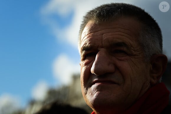 Jean Lassalle, candidat du parti "Résistons !" à l'élection présidentielle 2022, lors d'un rassemblement sur la place de la Bastille à Paris, France, le 7 avril 2022. © Federico Pestellini/Panoramic/Bestimage 