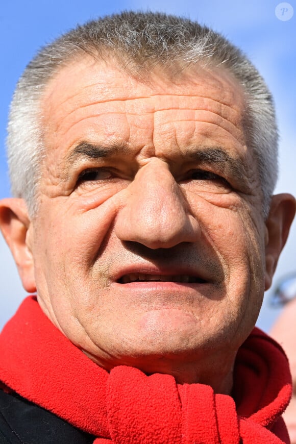 Jean Lassalle, candidat du parti "Résistons !" à l'élection présidentielle 2022, lors d'un rassemblement sur la place de la Bastille à Paris, France, le 7 avril 2022. © Federico Pestellini/Panoramic/Bestimage 