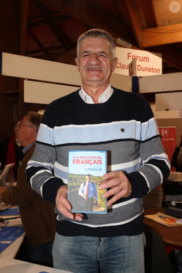 Jean Lassalle - Personnalités à la 40ème Foire du Livre à la Halle George Brassens de Brive-la-Gaillarde. Le 4 novembre 2022 © Jean-Marc Lhomer / Bestimage