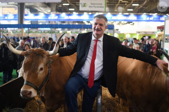 Jean Lassalle assiste à la 59ème édition du salon de l'agriculture au parc des expositions de la porte de Versailles à Paris, France, le 2 mars 2023. © Lionel Urman/Bestimage