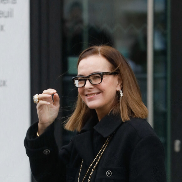 Carole Bouquet - Arrivées au défilé Chanel Haute Couture printemps / été 2023 lors de la fashion week à Paris le 24 janvier 2023. © Christophe Clovis / Veeren / Bestimage 