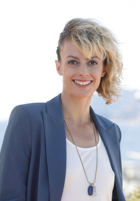 Sara Mortensen au photocall de la série "Astrid et Raphaëlle" lors de la 5ème saison du festival International des Séries "Canneseries" à Cannes, France, le 2 avril 2022. © Denis Guignebourg/Bestimage 