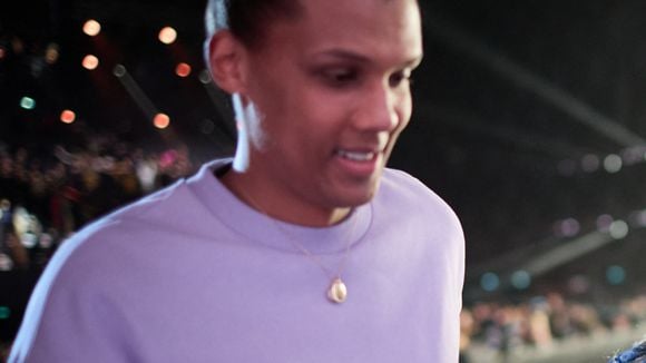 PHOTOS Stromae : Son fils les pieds dans l'eau, escapade de rêve immortalisée par sa femme Coralie