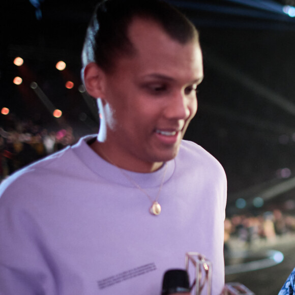 L'enfant de Stromae et Coralie Barbier était les pieds dans l'eau face à une mer turquoise
Exclusif - Le chanteur Stromae (Artiste masculin et Album "Multitude") et sa femme Coralie Barbier en backstage de la 38ème cérémonie des Victoires de la musique à la Seine musicale de Boulogne-Billancourt, France, le 10 février 2023. © Moreau-Veren/Bestimage 