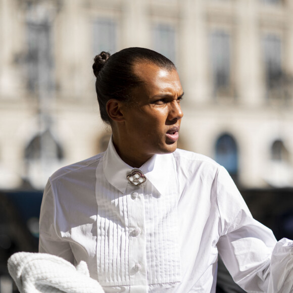 Stromae a récemment dû annuler sa dernière tournée en date pour raisons médicales
Exclusif - Le chanteur Stromae (Paul van Haver) et sa femme Coralie Barbier rentrent à l'hôtel Ritz après le défilé Chanel à Paris. 