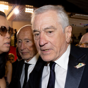 Robert de Niro et sa compagne Tiffany Chen - Descente des marches du film " Killers of the flower moon " lors du 76ème Festival International du Film de Cannes, au Palais des Festivals à Cannes. Le 20 mai 2023 © Jacovides-Moreau / Bestimage 