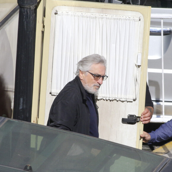 Exclusif - Alors que Robert De Niro est en tournage pour la série "Nada" à Buenos Aires en Argentine, sa compagne Tiffany Chen et sa fille Helen Grace visitent la ville le 6 mai 2022. 