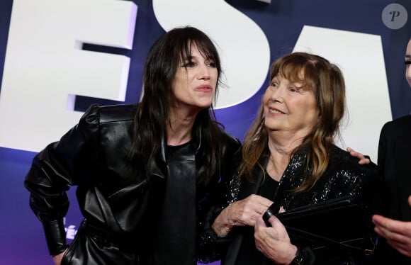 Et était très triste ! 
Charlotte Gainsbourg et sa mère Jane Birkin au photocall de la 48ème cérémonie des César à l'Olympia à Paris le 24 février 2023 © Dominique Jacovides / Olivier Borde / Bestimage 