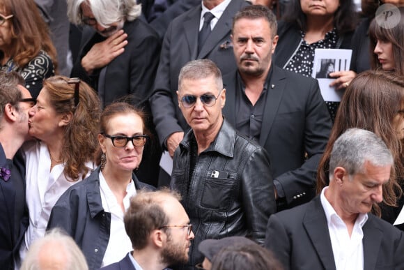 Carole Bouquet, Etienne Daho, José Garcia - Sorties des célébrités aux obsèques de Jane Birkin en l'église Saint-Roch à Paris. Le 24 juillet 2023 © Jacovides-KD Niko / Bestimage 