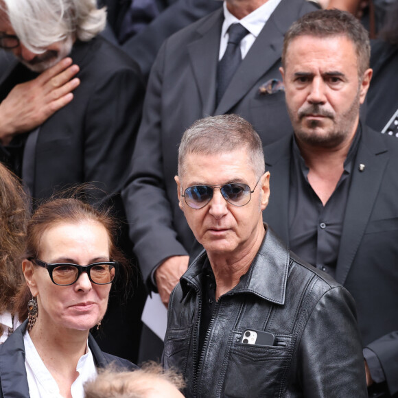 Carole Bouquet, Etienne Daho, José Garcia - Sorties des célébrités aux obsèques de Jane Birkin en l'église Saint-Roch à Paris. Le 24 juillet 2023 © Jacovides-KD Niko / Bestimage 