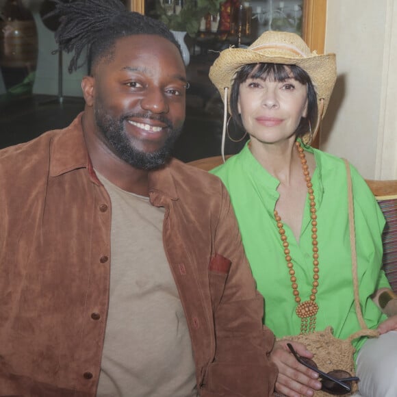 Elle lui a déclaré sa flamme lors de la Saint-Valentin
Exclusif - Sly Johnson, Mathilda May lors de la soirée Focus Cameroun 2, un voyage culturel, par Nathalie Garçon à la Galerie Vivienne à Paris le 10 juillet 2023. Imaginé avec l'ambassade du Cameroun à Paris et le théâtre de la ville de Paris. C'est un happening mêlant plusieurs artistes et créateurs : du design, de la coiffure, de la danse, de l'art urbain, de la mode.... © Jack Tribeca / Bestimage 