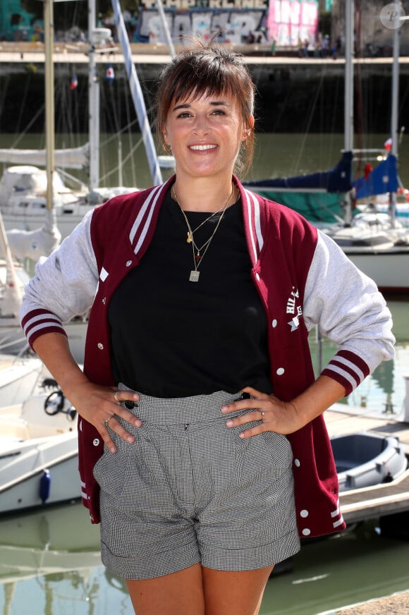 Actuellement, la comédienne de 42 ans se la coule douce loin des plateaux de tournage. 
Béatrice de La Boulaye - Photocall de la série "Tropiques Criminels" lors de la 24ème édition du Festival de la Fiction TV de La Rochelle, le 15 septembre 2022. © Patrick Bernard / Bestimage 