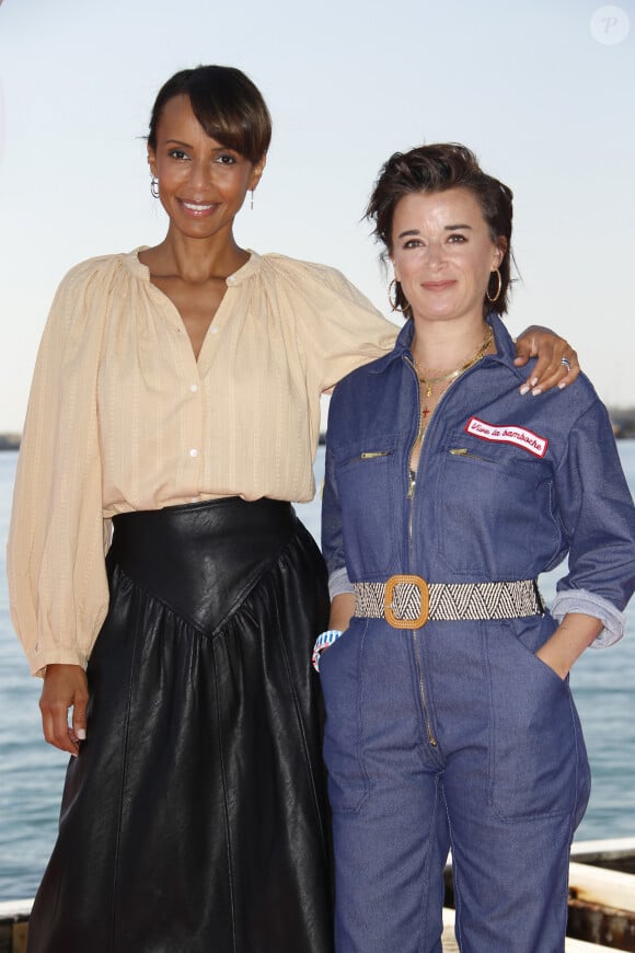 Sonia Rolland, Béatrice de le Boulaye de la série TROPIQUES CRIMINELS - Photocalls sur le ponton de l'hôtel Barrière Le Majestic lors de la 4ème édition de Canneseries au Palais des Festivals à Cannes. Le 13 octobre 2021 © Christophe Aubert via Bestimage 