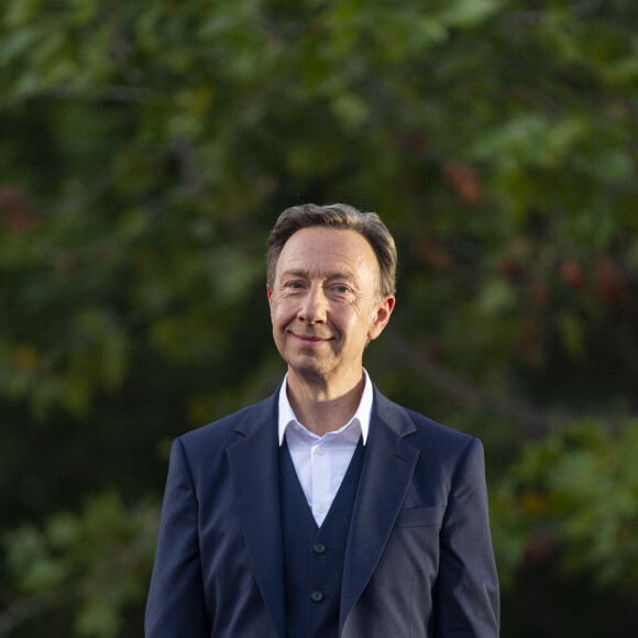 Les tourtereaux sont très discrets.
Exclusif - Stéphane Bern lors du 10ème anniversaire du "Grand Concert de Paris" au pied de la Tour Eiffel sur le Champ-de-Mars à Paris, France, le 14 juillet 2023. Pour clôturer en beauté la Fête nationale 2023, l'Orchestre National de France, la Maîtrise et le Choeur de Radio France organisent "Le Grand Concert de Paris" au pied de la Tour Eiffel au Champ-de-Mars à Paris. © Perusseau-Veeren/Bestimage