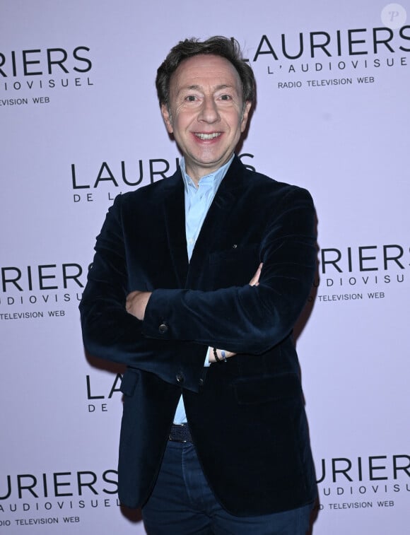 Stéphane Bern - 28ème cérémonie des Lauriers de l'Audiovisuel au théâtre Marigny à Paris le 20 février 2023. Elle sera diffusée en différé sur TV5 Monde, pour la deuxième année consécutive, le 22 février. Dix-sept lauriers ont été décernés. France Télévisions arrive en tête du palmarès de la 28e édition avec cinq prix. Cette année, France 2 et France 5 sont récompensées à égalité avec deux Lauriers chacune © Coadic Guirec/Bestimage