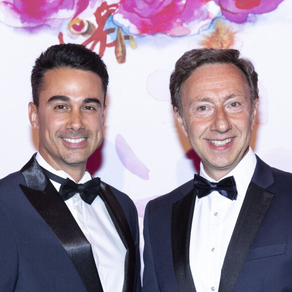 Stéphane Bern est en couple avec Yori Bailleres depuis plusieurs années.
Stéphane Bern et son compagnon Yori Bailleres lors du Bal de la Rose au Sporting Club de Monaco en faveur de la Fondation Princesse Grace. La princesse Caroline, fille aînée de la défunte princesse Grace, en est la présidente. Le Bal de la Rose, créé par la princesse Grace de Monaco en 1954, fait son grand retour, après deux ans d'absence en raison de la crise sanitaire. Il se déroule toujours au mois de mars mais l'édition 2022 a été reportée au 8 juillet en raison des conditions sanitaires. © Cyril Moreau / Pool Monaco / Bestimage