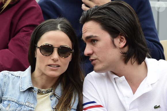 Capucine Anav et Alain Fabien Delon dans les tribunes lors des internationaux de tennis de Roland Garros à Paris, France, le 30 mai 2019. © Jean-Baptiste Autissier/Bestimage 