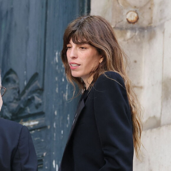 Lou Doillon - Arrivées des célébrités aux obsèques de Jane Birkin en l'église Saint-Roch à Paris. Le 24 juillet 2023 © Jacovides-KD Niko / Bestimage 