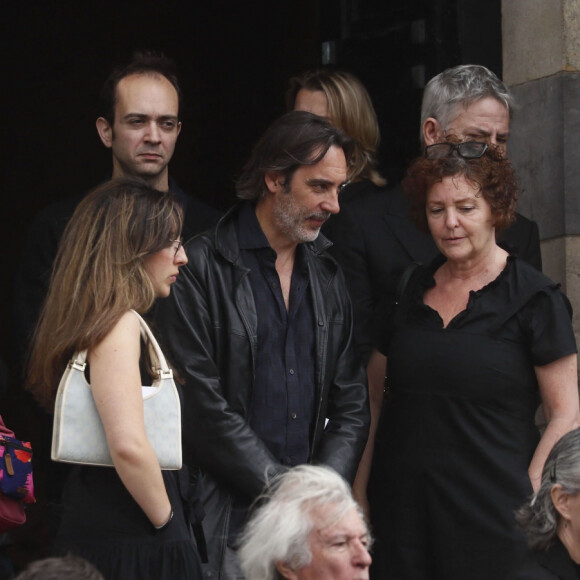 Son père Jacques Doillon et sa soeur Lola Doillon étaient en effet présents.
Exclusif - Jacques Doillon, Olivier Rolin - Après la cérémonie en l'église Saint-Roch, le cercueil a été immédiatement transporté à la salle de la coupole du crématorium du Père Lachaise, accompagné par la famille et les plus proches amis. Les cendres de Jane Birkin seront déposées ailleurs ultérieurement. Paris, le 24 juillet 2023.