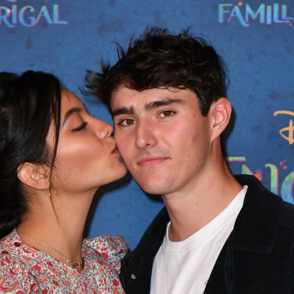 Vaimalama Chaves (Miss France 2019) et son compagnon Nicolas Fleury - Avant-première du film "Encanto" de Disney au Grand Rex à Paris le 19 novembre 2021. © Veeren/Bestimage