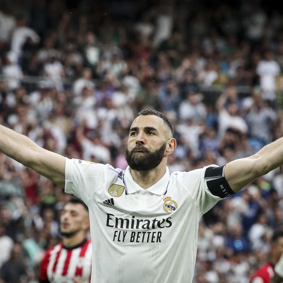 Le joueur a dévoilé un cliché avec ses enfants ce samedi 29 juillet 2023 sur Instagram.
Karim Benzema très ému lors de son dernier match avec le Real Madrid au stade Santiago Bernabeu, le 4 juin 2023. 