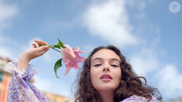 Sur les réseaux sociaux, Vincent Cassel n'a pas pu s'empêcher d'exprimer sa grande fierté en partageant la bande-annonce du film.
Deva Cassel, la fille de M.Bellucci et V.Cassel, égérie de la campagne du parfum "Dolce Lily" de Dolce & Gabbana. Milan. Le 22 mai 2022.