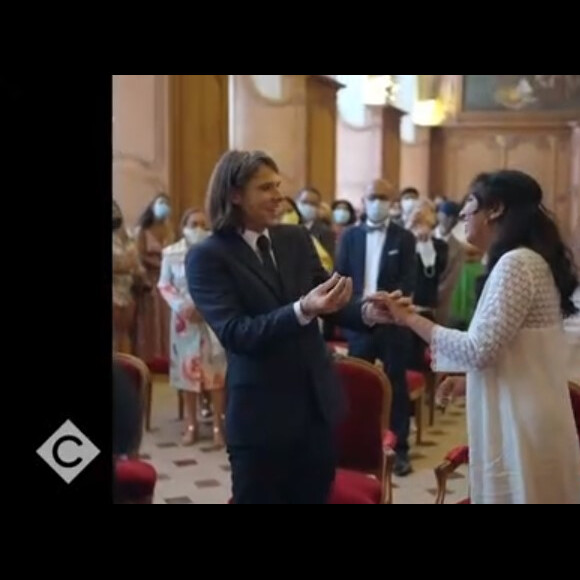 Ils sont installés ensemble, à Paris, dans un "loft industriel près du canal Saint-Martin"
Orelsan dévoile des images de son mariage dans le documentaire "Montre jamais ça à personne partie 2".