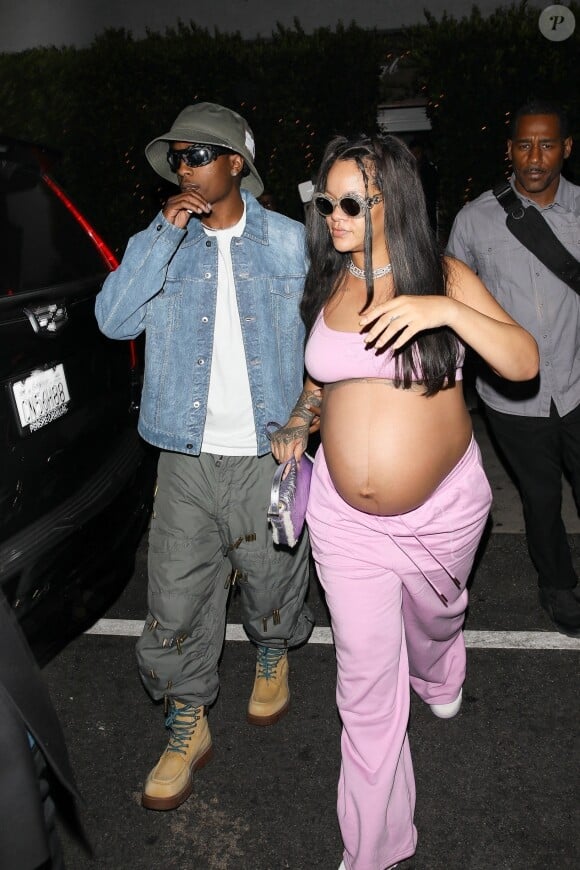 Rihanna et A$AP Rocky quittant le restaurant Giorgio Baldi après un dîner romantique à Santa Mocnica. ©Bestimage