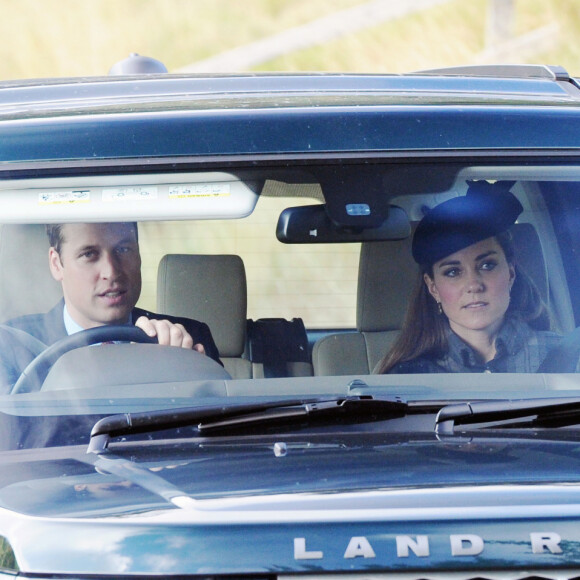 Cette année, ils resteront cela dit dans une autre propriété...
Le prince William et Catherine Kate Middleton, la duchesse de Cambridge - La famille royale d'Angleterre se rend a l'eglise Crathie Kirk au Château de Balmoral, le 22 septembre 2013.