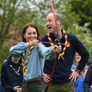 En cette occasion, Kate Middleton et le prince William ont pour habitude de se rendre à Balmoral, en Ecosse, avec leurs trois enfants.
Le prince William, prince de Galles, et Catherine (Kate) Middleton, princesse de Galles - Le prince et la princesse de Galles, accompagnés de leurs enfants, participent à la journée du bénévolat "Big Help Out" à Slough, le 8 mai 2023.