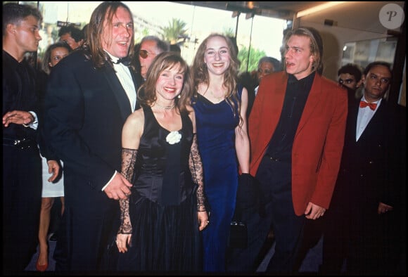 Archives - Gérard Depardieu avec sa femme Elisabeth et leurs enfants, Julie et Guillaume, au festival de Cannes en 1992
