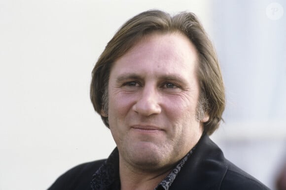 "Qui n'a pas de rapports compliqués avec son père, quand il est connu, et que ce sont deux lions dans une maison", avait déclaré Elisabeth Depardieu
Archives - En France, à Deauville, portrait en extérieur de Gérard Depardieu lors du 18ème Festival du film américain de Deauville. Septembre 1992 © Michel Marizy via Bestimage 