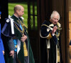 Porter le kilt est une pratique répandue au sein de la famille royale puisque Charles III le porte sans hésiter, comme le faisait son défunt père, le prince Philip, avant lui.
Le prince de Galles aux côtés de son père le roi Charles III, de son épouse Kate Middleton et de la reine consort Camilla en Ecosse de retour au Palais de Holyrood à Édimbourg, le 5 juillet 2023.