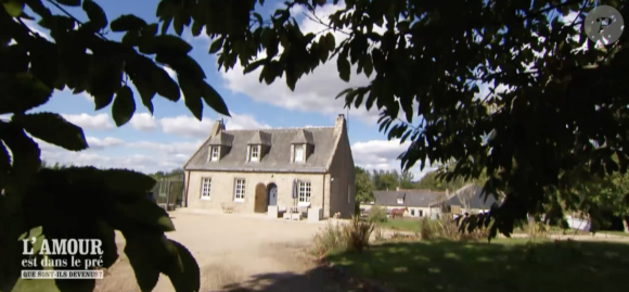 Emeric ("L'Amour est dans le pré") en couple avec Anne-Lise vivent ensemble depuis presque un an et ouvrent les portes de leur belle maison. M6