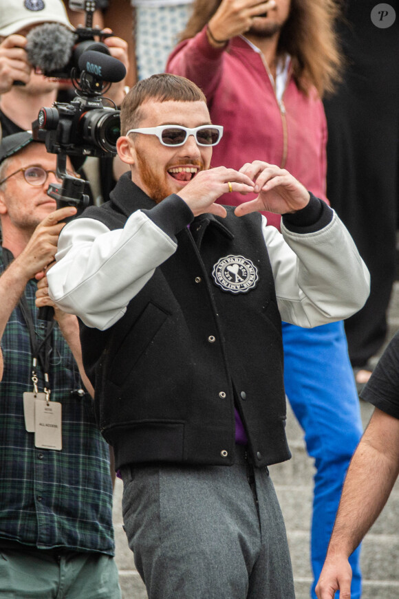 Angus Cloud au défilé de mode Homme Ami printemps-été 2023 au Sacré-Cœur à Paris, France, le 23 juin 2022.