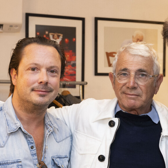 Fille de Romain Sardou et de son ancienne épouse Francesca, avec laquelle il est aussi parent de Victor et Gabriel, la jeune femme fait sûrement la fierté de tout son clan.
Exclusif - Davy Sardou, Michel Boujenah, Bruno Salomone - Personnalités au spectacle "Au scalpel" lors du Festival de Ramatuelle. Le 4 août 2023 © Cyril Bruneau / Festival de Ramatuelle / Bestimage