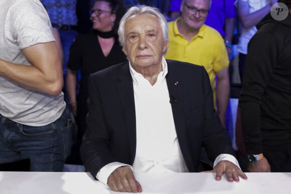 C'est à Ramatuelle, qu'elle est actuellement auprès de son père, Romain Sardou, sa belle-mère Kym Thiriot, et son petit frère Victor.
Exclusif - Michel Sardou sur le plateau de l'émission Touche pas à mon poste (TPMP) présentée en direct par C.Hanouna et diffusée sur C8 le 29 août 2022. © Jack Tribeca / Bestimage 