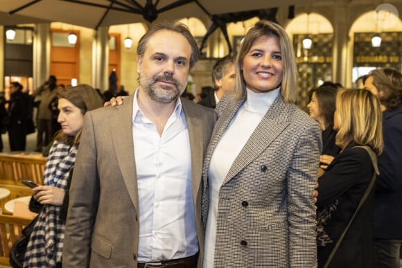 Exclusif - Romain Sardou et sa compagne Kym Thiriot - Cérémonie de remise du prix Raymond Devos au théâtre Edouard VII à Paris dans le cadre de la 28ème édition de la semaine de la Langue Française et de la Francophonie le 20 mars 2023.  © Coadic Guirec - Cyril Bruneau / Bestimage