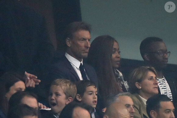 Hervé Renard et sa compagne Viviane Dièye - Les célébrités dans les tribunes assistent à la finale de la Ligue Europa, l'Olympique de Marseille contre l'Atlético de Madrid au stade Groupama à Decines-Charpieu banlieue de Lyon, France, le 16 mai 2018. L'Atlético de Madrid a gagné 3-0. © Cyril Moreau/Bestimage