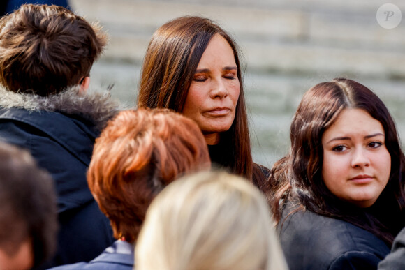 Nathalie Marquay et sa fille Lou - Obsèques de Jean-Pierre Pernaut en la Basilique Sainte-Clotilde à Paris le 9 mars 2022. © Cyril Moreau / Bestimage