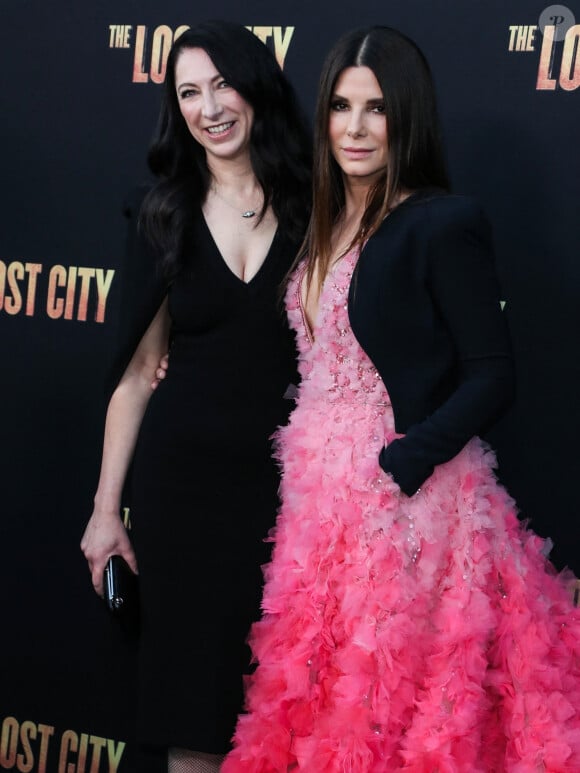 Effondrée, la comédienne n'a pas encore trouvé la force de s'exprimer à ce sujet.
Gesine Bullock-Prado, Sandra Bullock à la première du film "The Lost City" à Los Angeles, le 21 mars 2022.