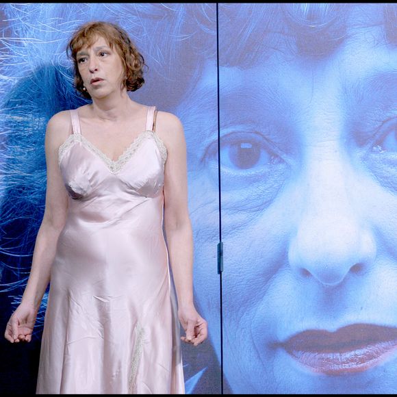 Si ces dernières années, l'actrice se faisait plus rare dans les médias, ses fans de la première heure continuaient de l'apprécier tout en suivant de près son actualité.
Anémone - Filage de la pièce ' MADEMOISELLE WERGNER ' au théâtre des Variétés 