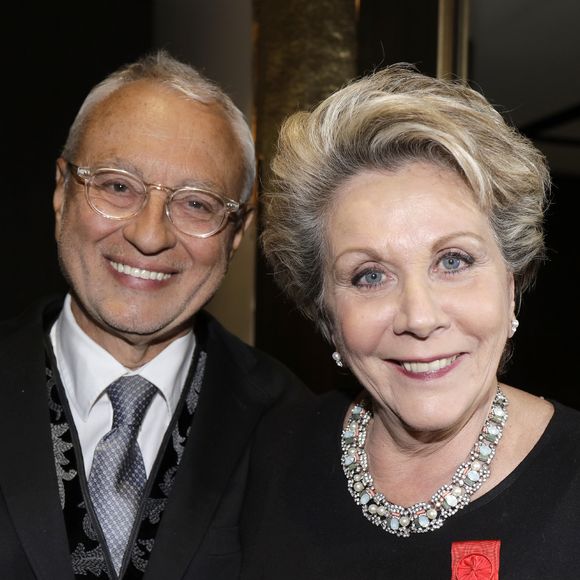 Mais il y a quelques semaines, ils ont traversé une période compliquée...
Françoise Laborde et son mari Jean-Claude Paris - Françoise Laborde, co-fondatrice et présidente de l'association Pour les Femmes dans les Medias (PFDM) reçoit les insignes d'Officier dans l'ordre National de la Légion d'Honneur par Laurence Rossignol, Ministre des Familles, de l'Enfance et des Droits des femmes, au Pavillon Dauphine à Paris le 6 mars 2017. © Cédric Perrin/Bestimage